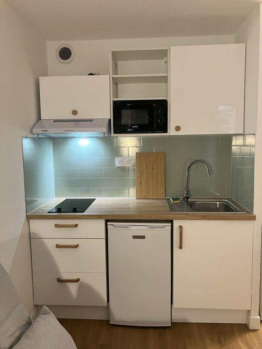 Location Appartement Studio refait à neuf 21m2 Marseille 1