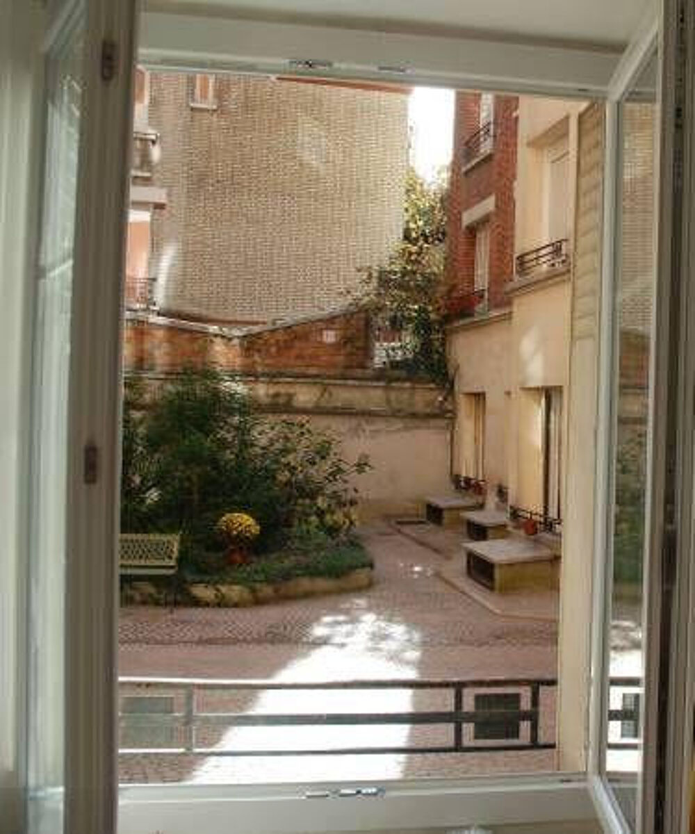 Location Appartement ? Studio étudiant / jeune travailleur à louer Paris 19