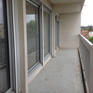  Appartement à louer 4 pièces 96 m²