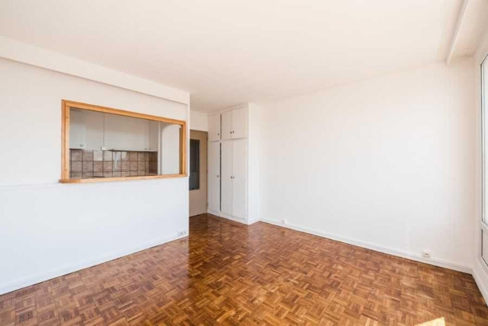 Location Appartement Grand studio avec balcon à Suresnes Suresnes