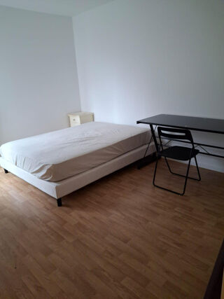  Appartement à louer 1 pièce 84 m²