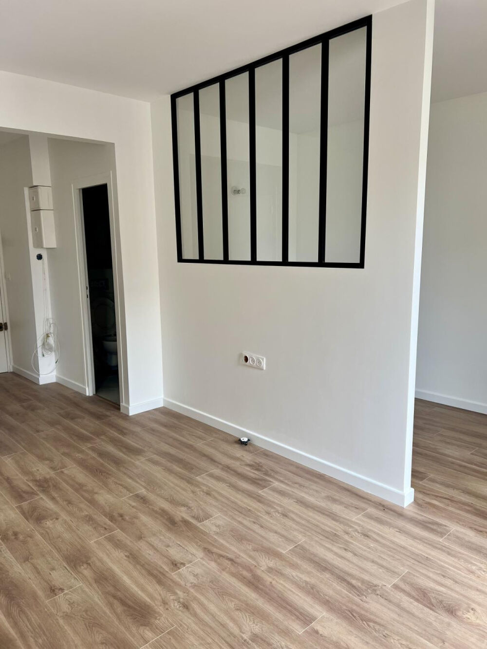 Location Appartement Grand studio refait à neuf 18 ème résidentiel Paris 18