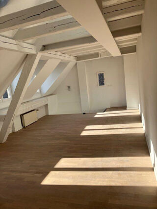  Appartement à louer 4 pièces 77 m²