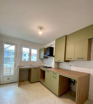  Appartement à louer 3 pièces 77 m²