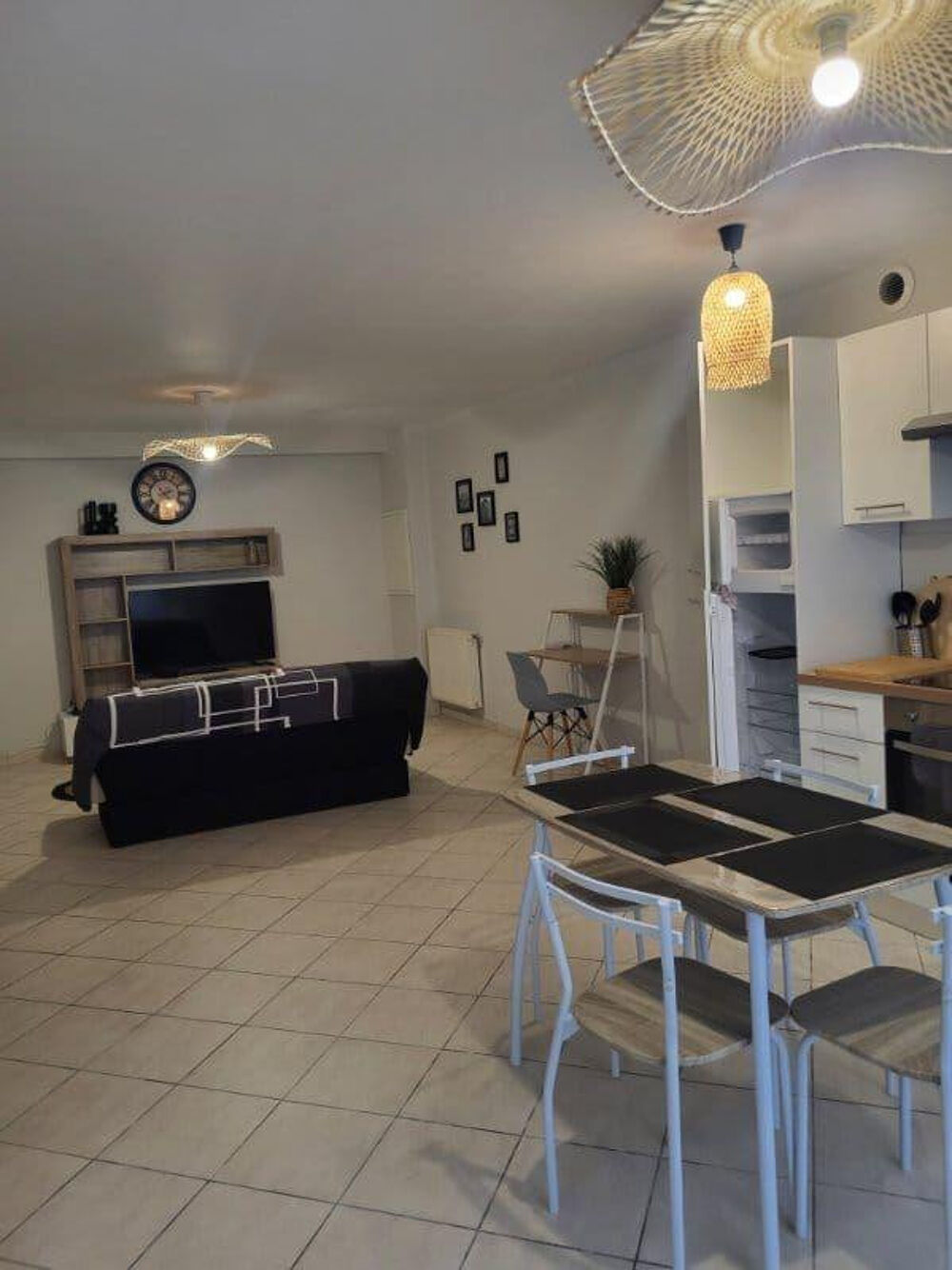 Location Appartement ? À louer T2 meublé de 53 m² avec parking. Chassieu