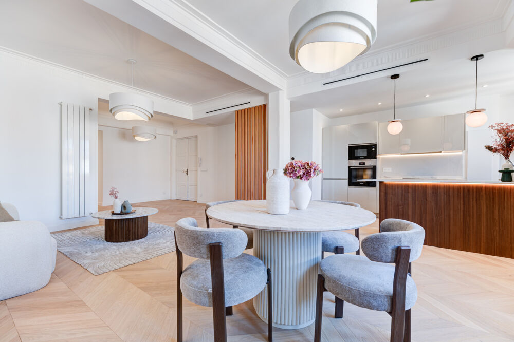 Vente Appartement Nice – Carré d'Or : Charmant 3 pièces de 88 m² niché au dernier étage d'une élégante résidence bourgeoise. Nice