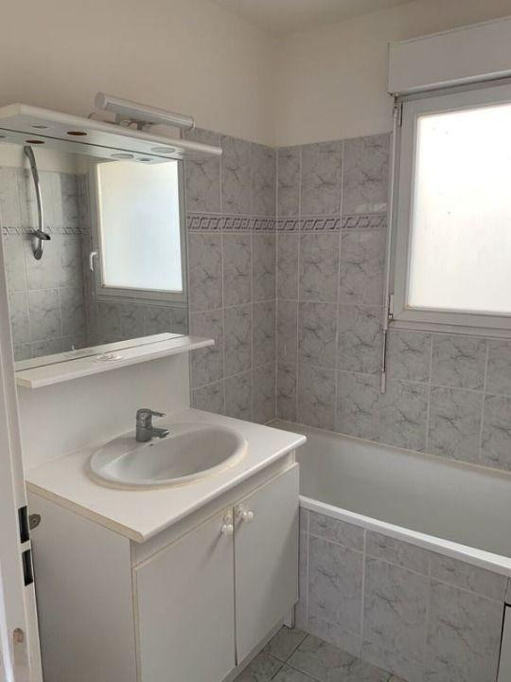 Location Appartement Beau 2 pièces proche Gambetta Paris 20