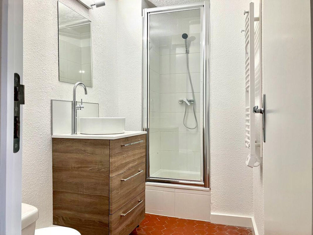 Location Appartement Grand studio meublé et équipé, entièrement refait Aix-en-provence