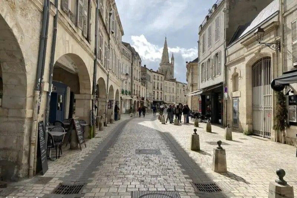 Location Appartement Beau studio à louer en bail courte durée La rochelle