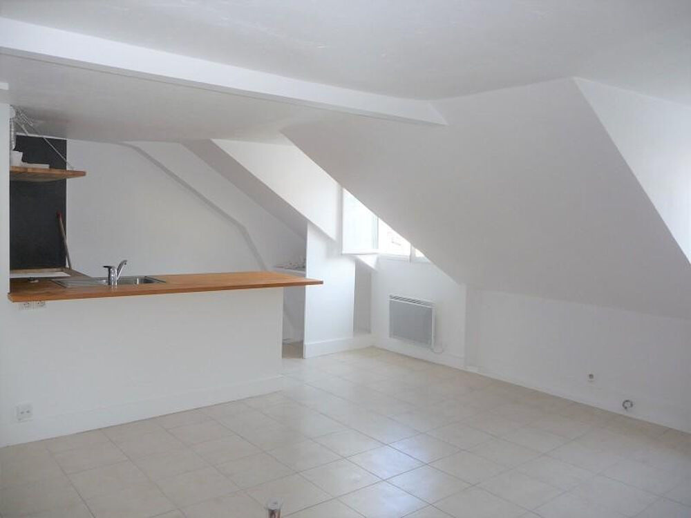 Location Appartement 2 pièces mansardé Paris 9ème Paris 9