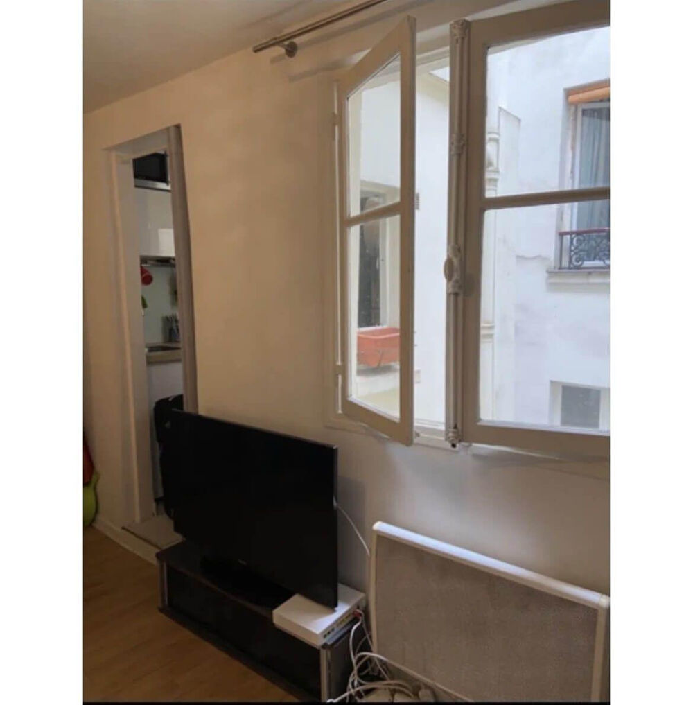 Location Appartement Superbe studio meublé 18m² au calme Paris 2