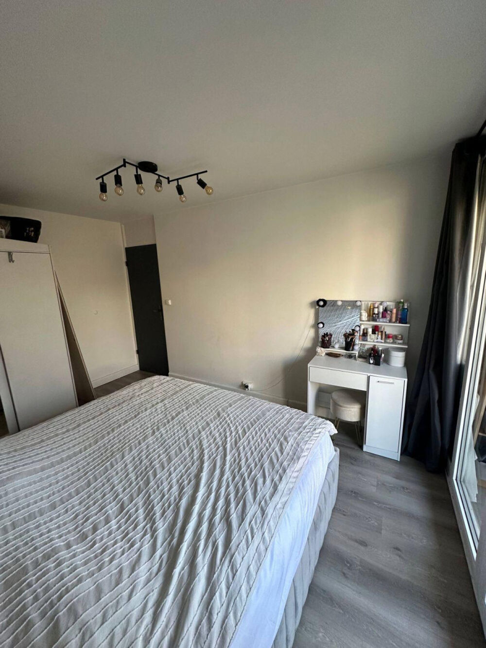 Location Appartement 3 pièces meublé 58m² + 1 balcon + 1 loggia Nanterre