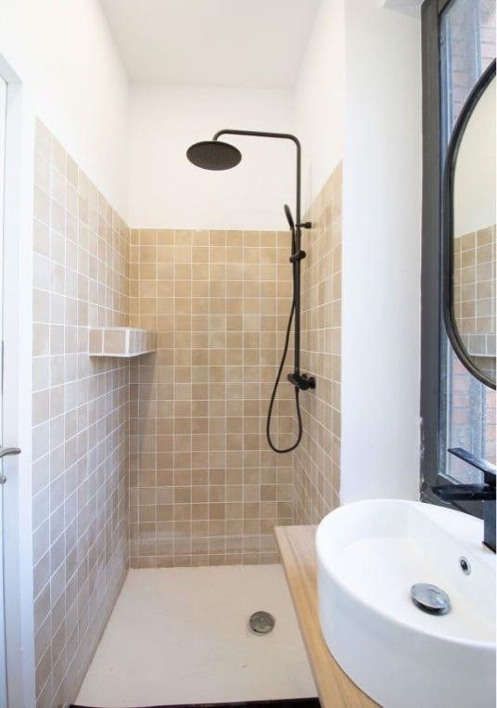Location Appartement Loue studio terrasse dans villa + piscine Marseille 9