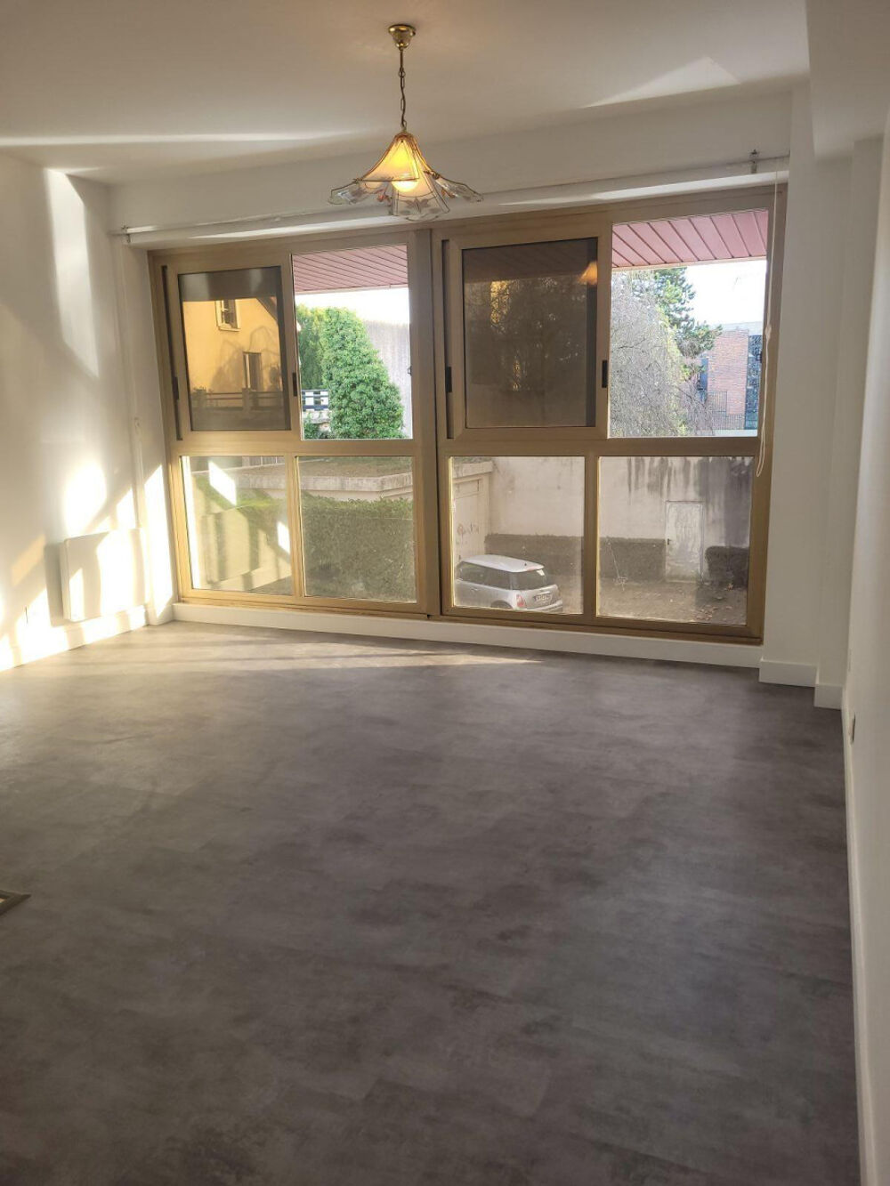 Location Appartement Joli studio refait a neuf en centre ville. Enghien-les-bains