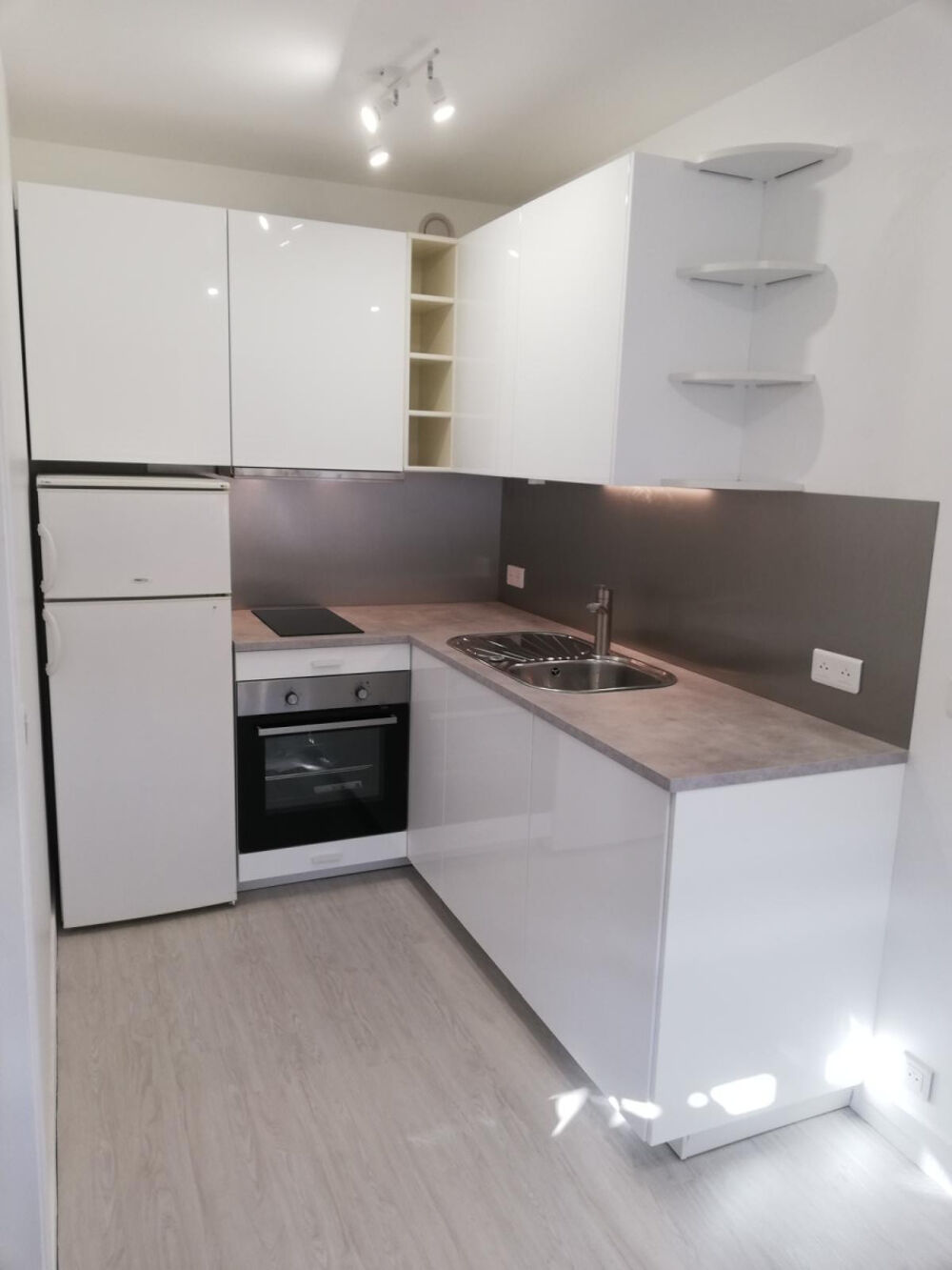 Location Appartement Beau studio meublé 30 m2 Paris 15e métro Vaugirard Paris 15