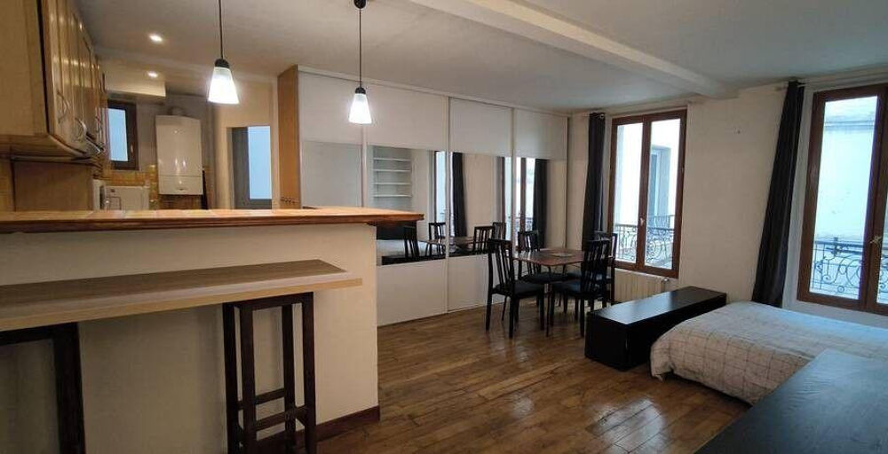 Location Appartement Beau studio meublé 34 m² proche Guy Moquet Paris 17