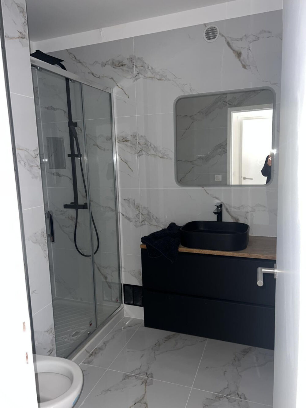 Location Appartement Grand studio refait à neuf 18 ème résidentiel Paris 18