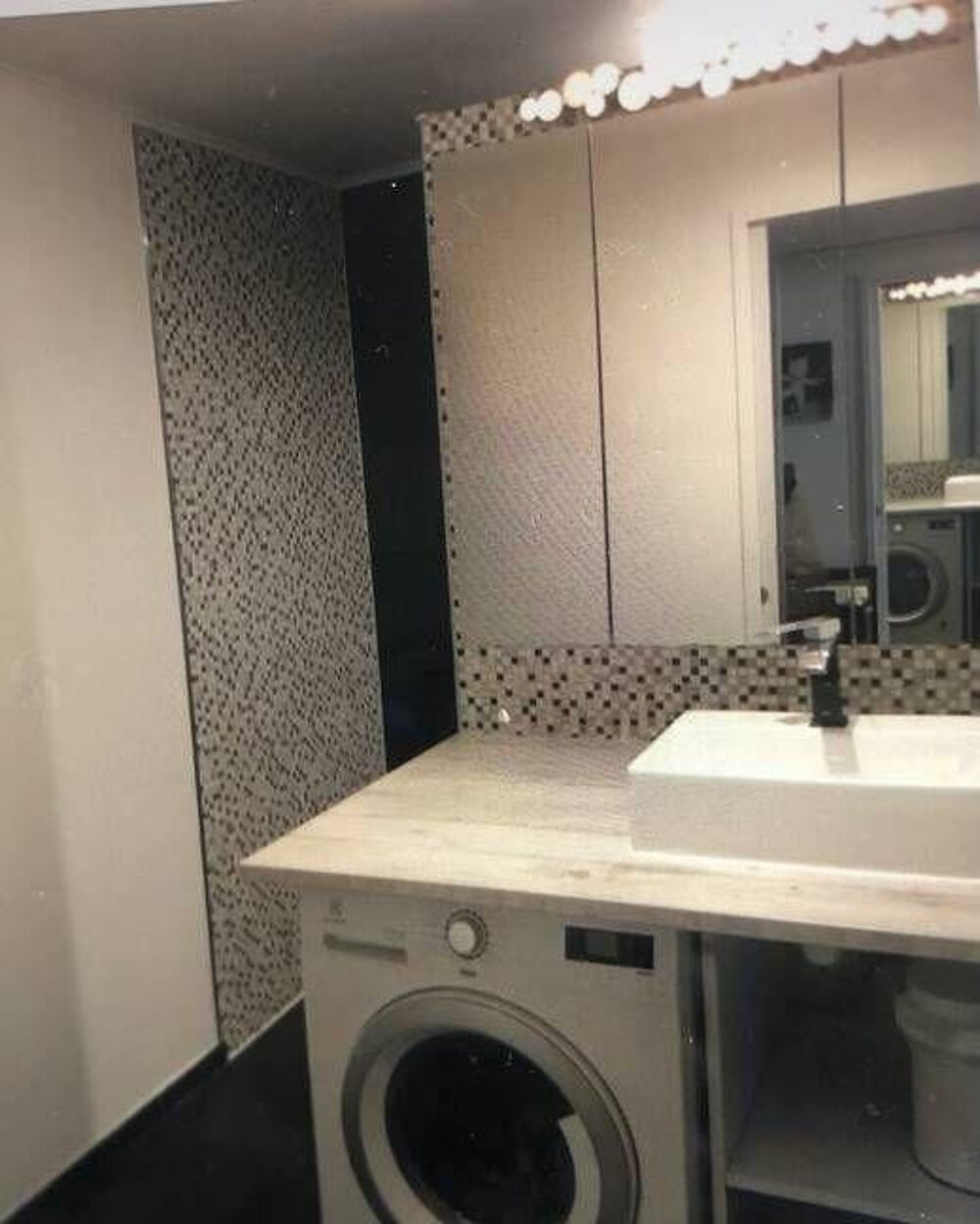 Location Appartement Beau et grand studio meublé 43m² Buttes Chaumont Paris 19