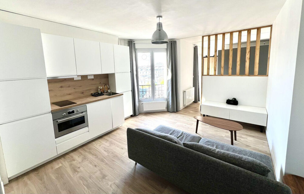 Location Appartement Studio lumineux avec vues, refait à neuf. Paris 11