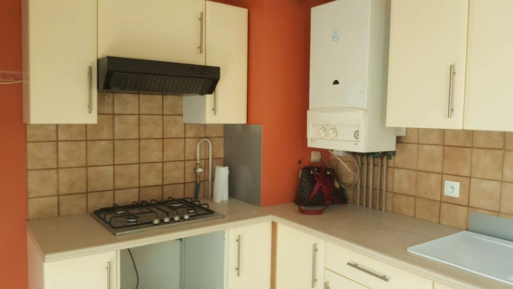 Location Appartement T2 46m2 large balcon et parking privatif Marseille 12