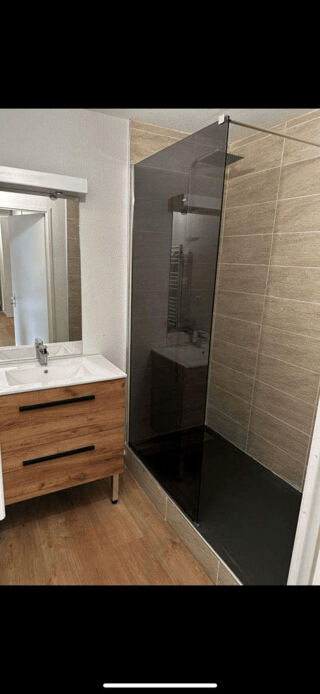  Appartement à louer 5 pièces 100 m²
