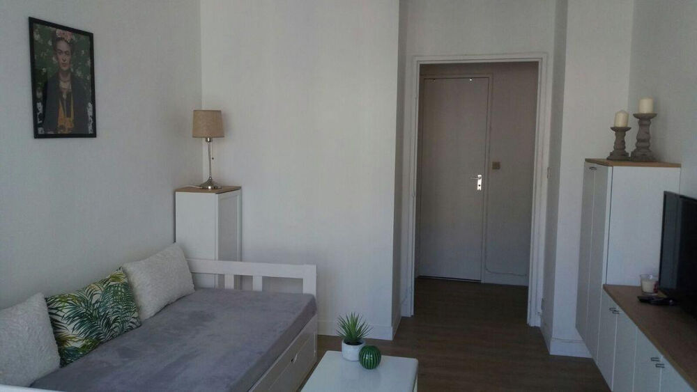 Location Appartement Studio meuble 22m2 Paris 17