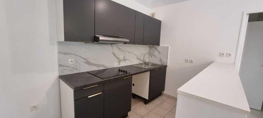 Location Appartement 2 pièces à Sain Denis avec balcon Saint-denis