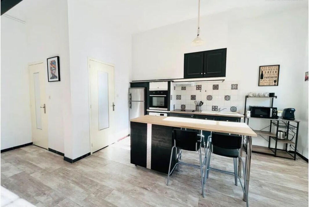 Location Appartement Studio meublé 38m² proche Fac et hôpital La Timone Marseille 5