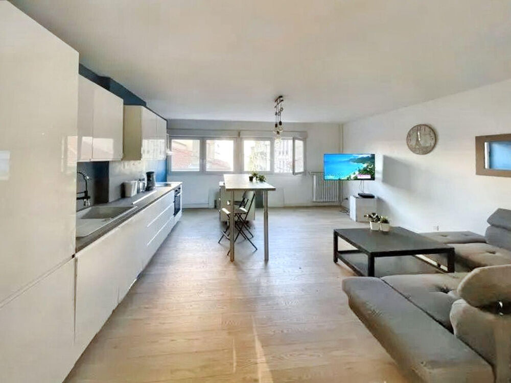 Location Appartement Une colocation idéale, chambres refaites à neuf Saint-Étienne
