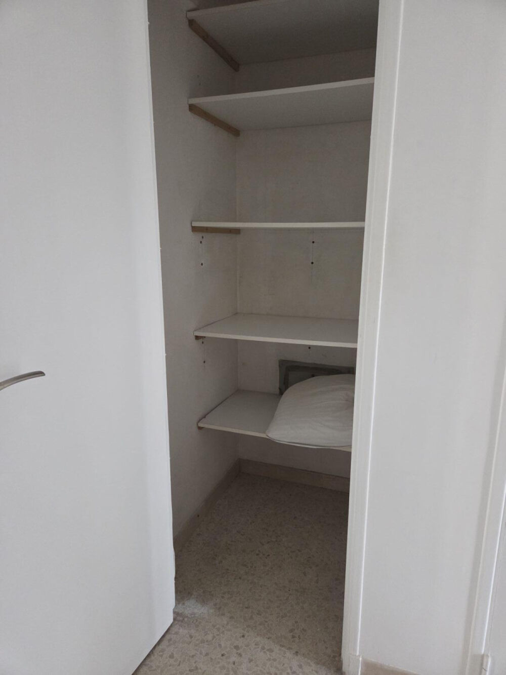 Location Appartement Petit immeuble cossu. Marseille 12