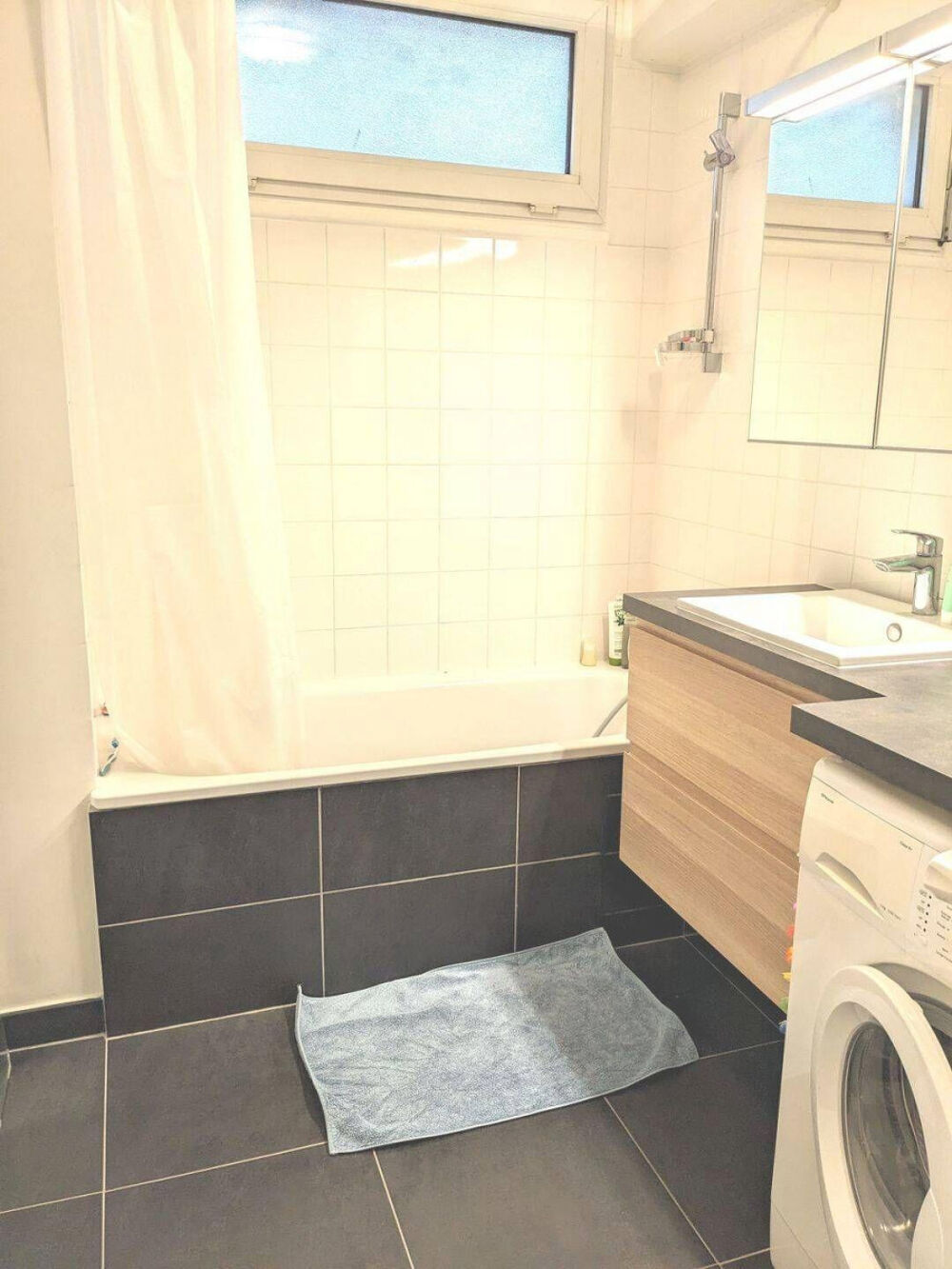 Location Appartement BEAU MEUBLE 3 PIECES, 61m²  CAVE ET PARKING Châtillon