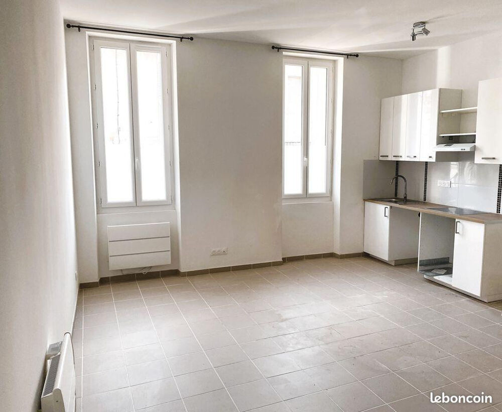 Studio refait à neuf à louer à Marseille 3è