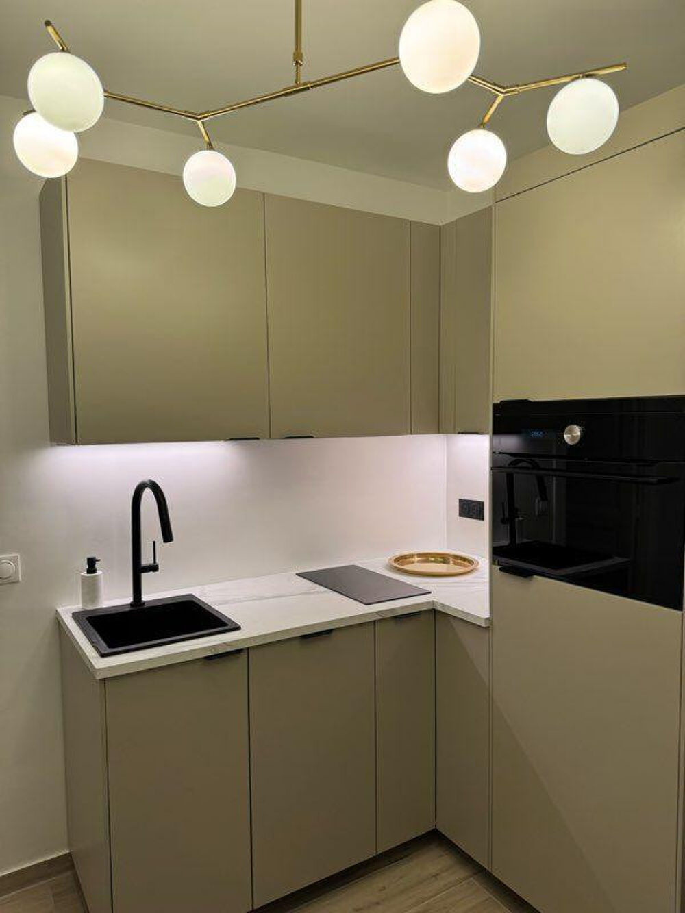 Location Appartement Beau studio rénové et équipé 21m² BAIL CIVIL Paris 9