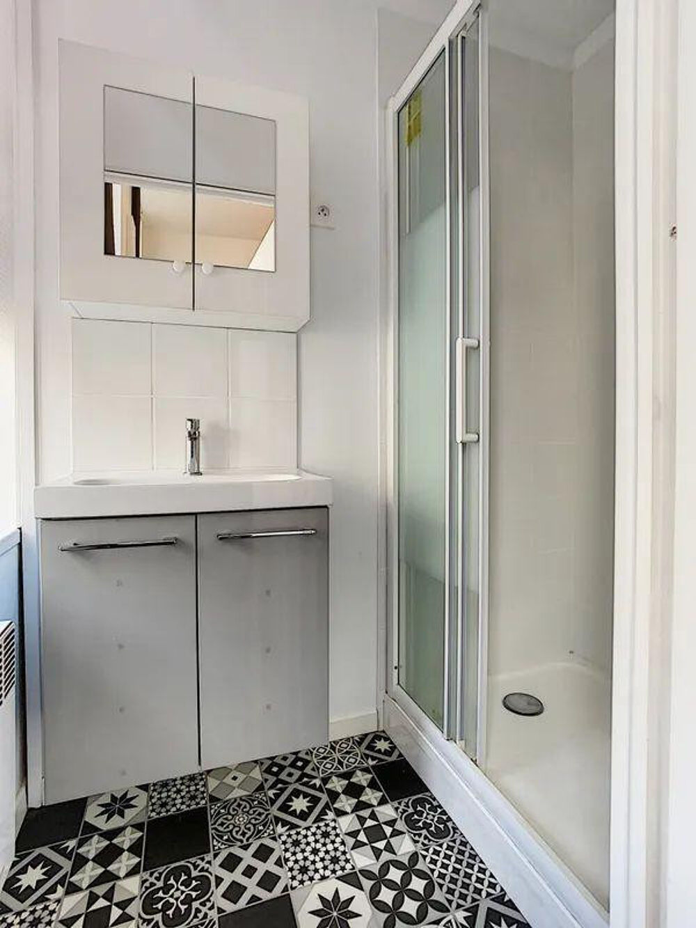 Beau studio meublé 28m² rénové rue de Fleurus