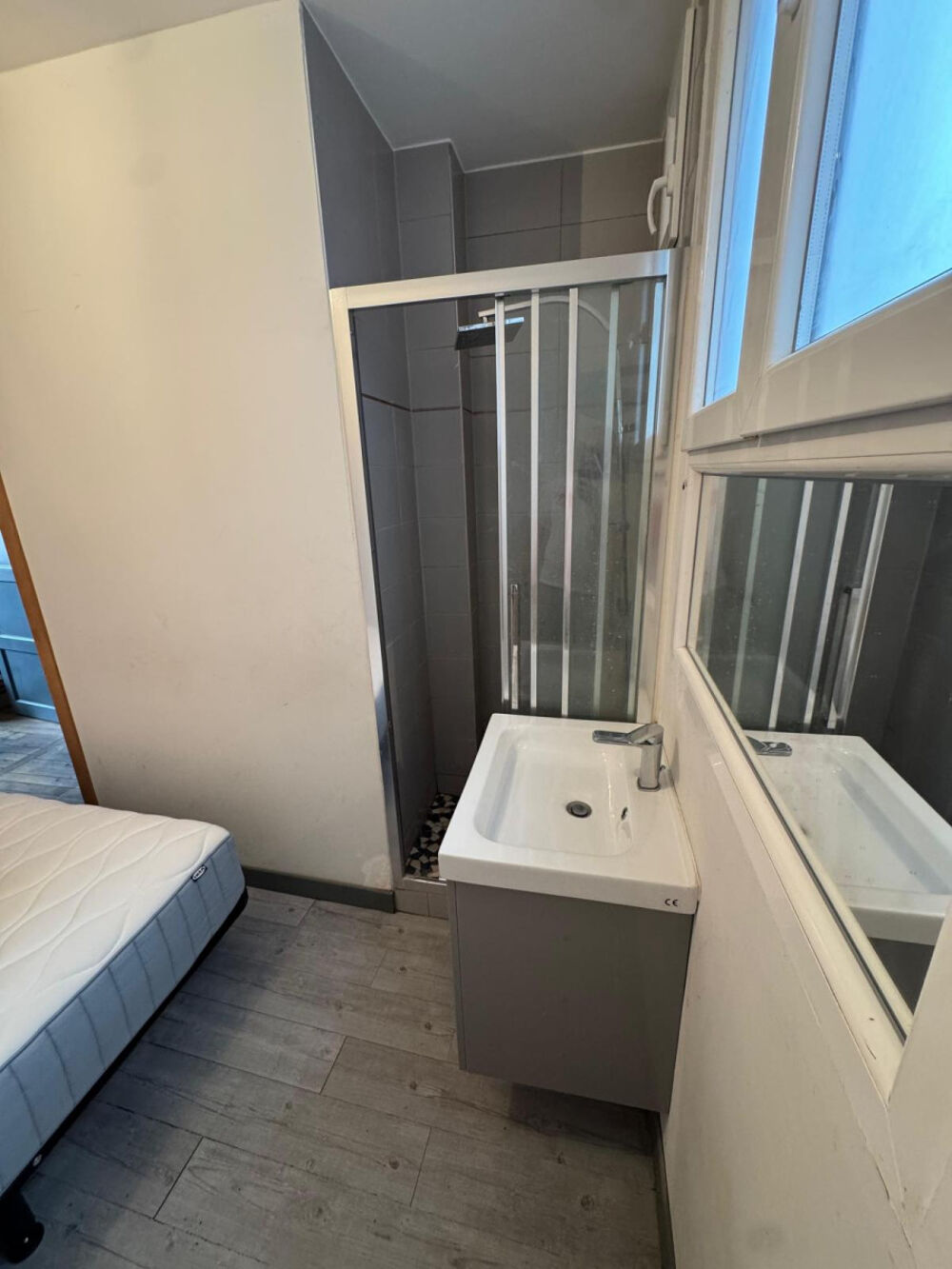 Location Appartement Studio avec petite chambre séparée. Clichy