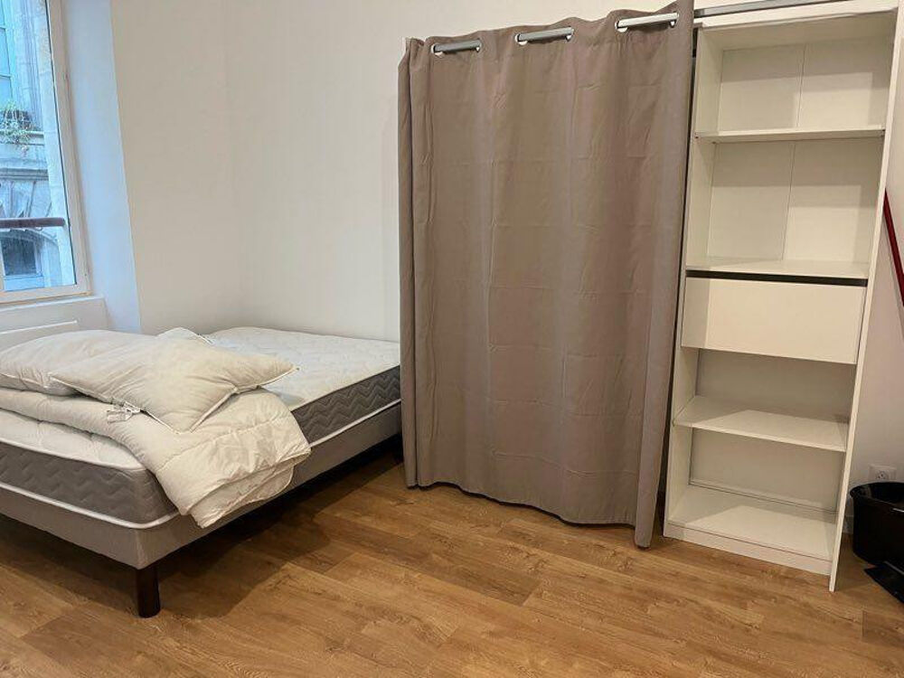 Location Appartement Studio Meublé rénové 2ème étage rue Carpenteyre Bordeaux