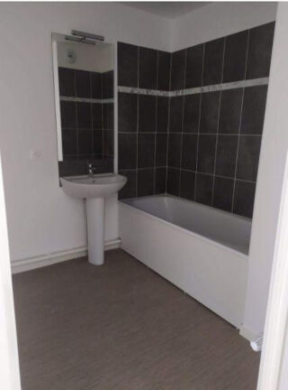  Appartement à louer 3 pièces 72 m²