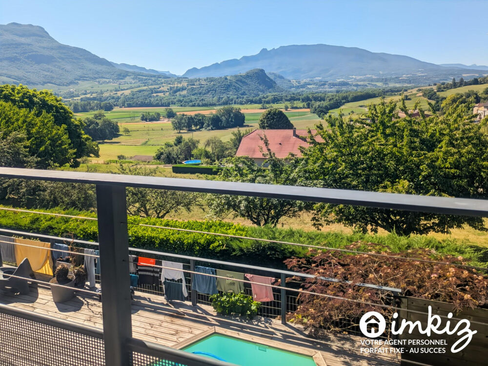 Maison familiale avec piscine et vue dexception
