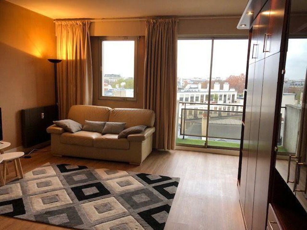 Location Appartement Studio plein ciel clair et confortable Paris 8