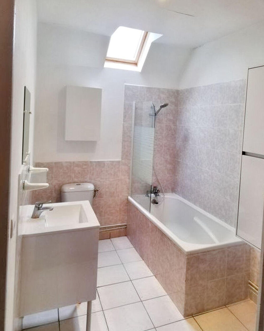 Location Appartement F3 très bon état, vue imprenable sur le paysage Épernon