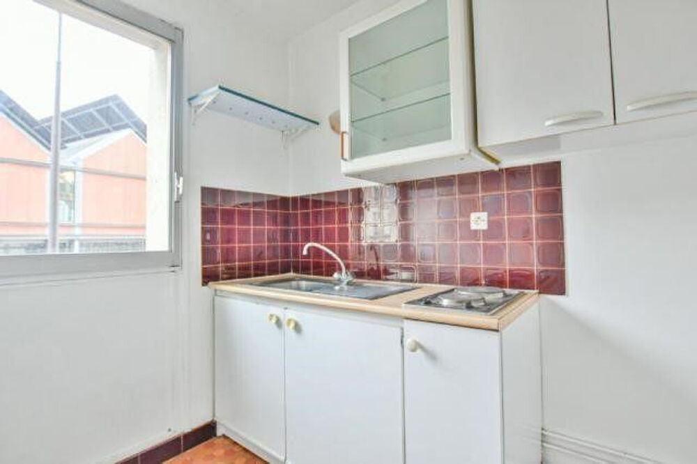 Location Appartement Beau studio à Jules Joffrin Paris 18