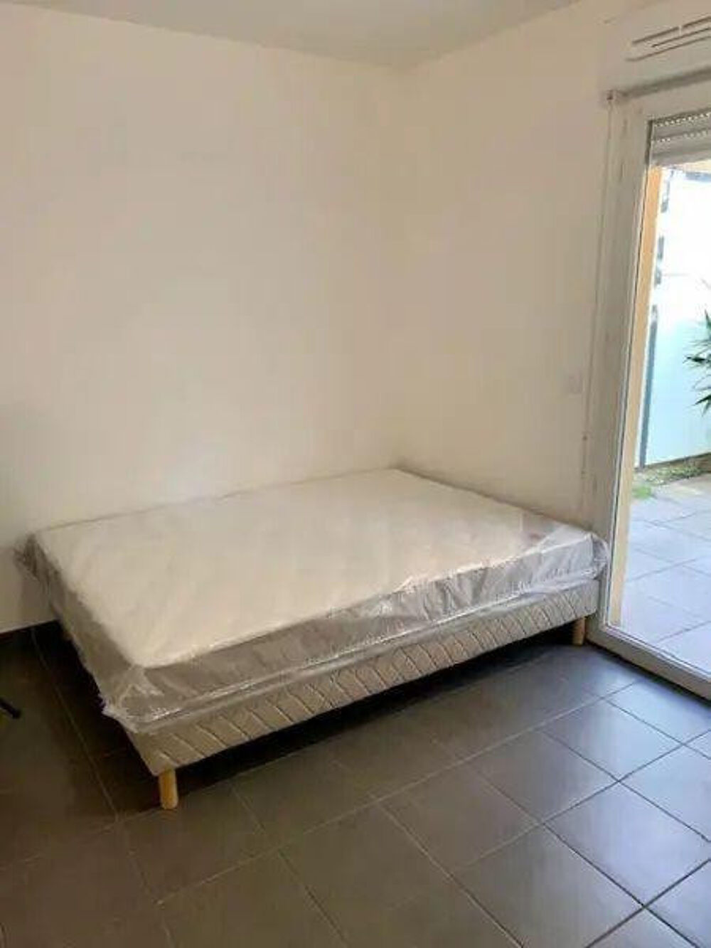Location Appartement Studio refait à neuf, calme avec terrasse Nice