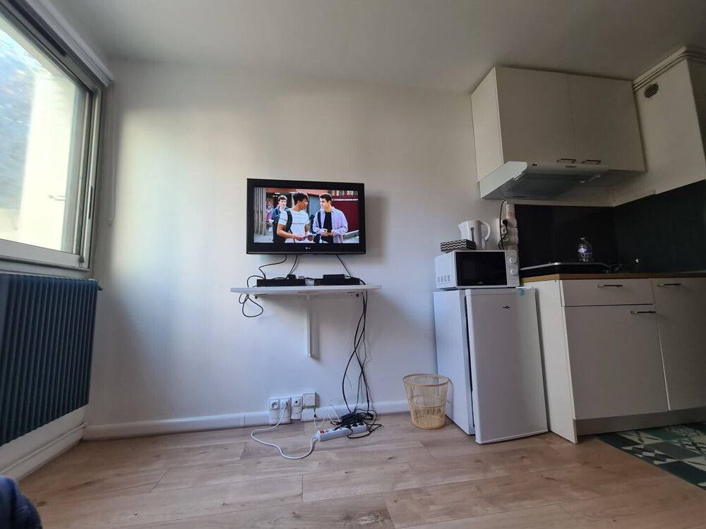 Location Appartement Beau studio entièrement meublé et rénové 13m² Colombes