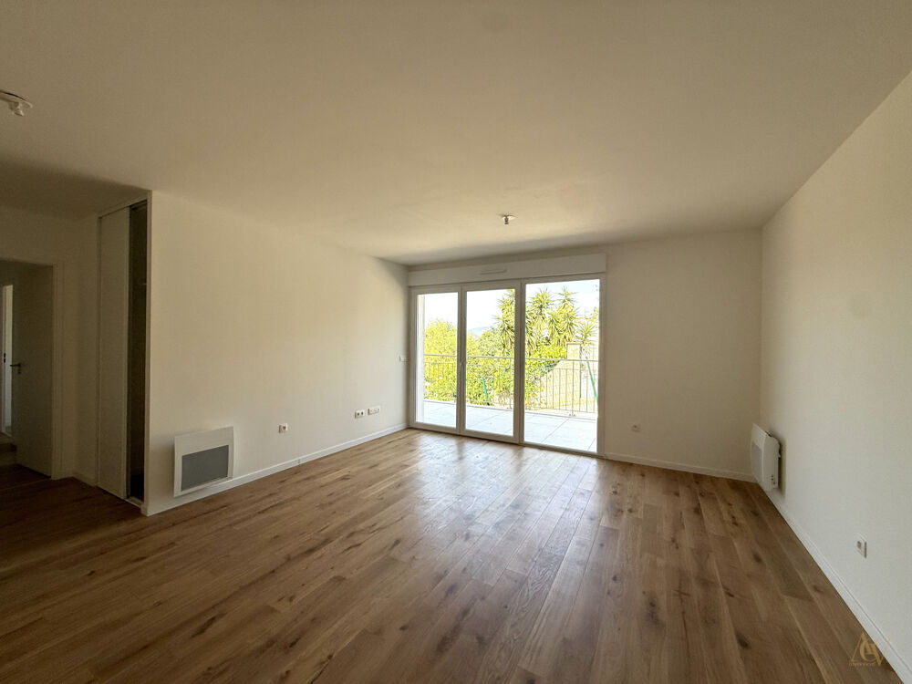 Vente Appartement T3 LUMINEUX AVEC TERRASSE – COGOLIN CENTRE À PIED Cogolin