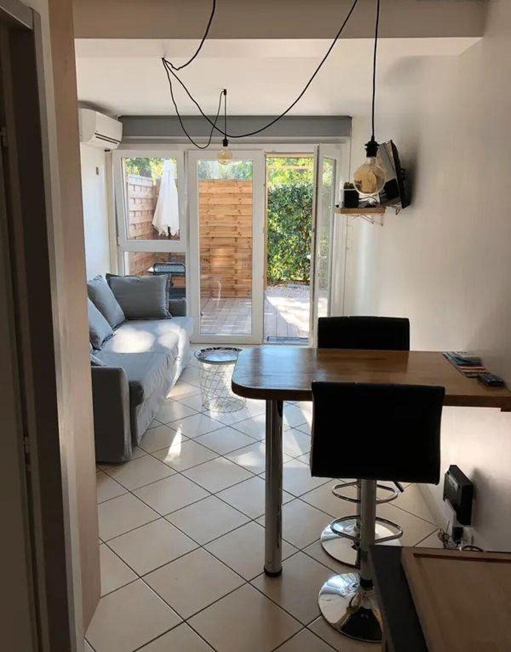 Location Appartement Superbe studio meublé 20 m² rénové + terrasse 6m² Aix-en-provence