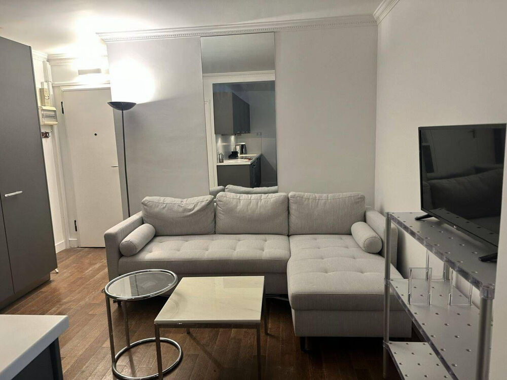 Location Appartement Beau 2P 37m² très calme proche quais de Seine Paris 8