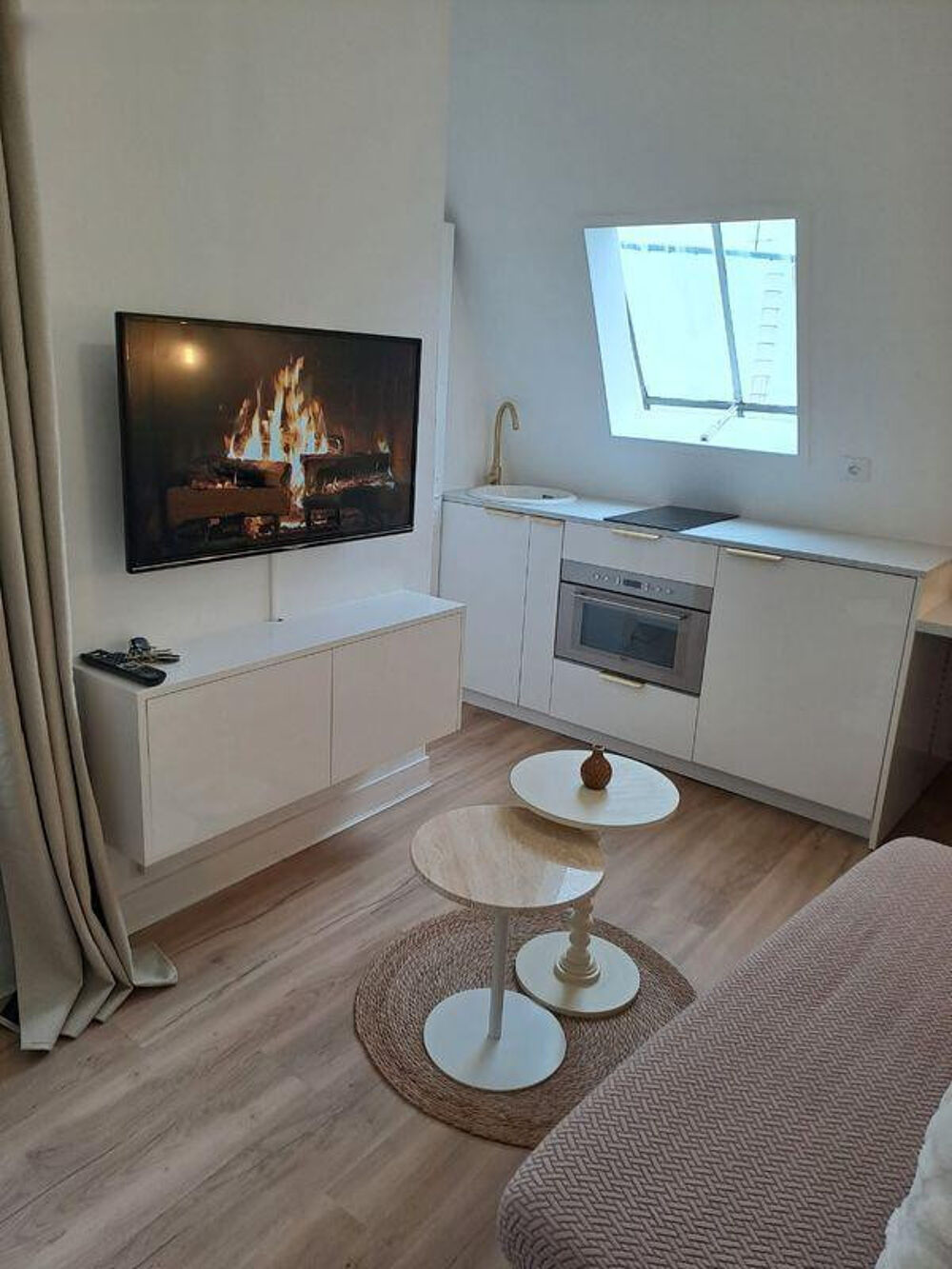 Location Appartement Studette meublé totalement rénové Montmartre Paris 9