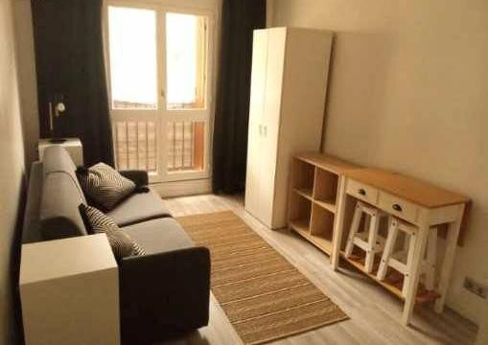 Location Appartement Studio meublé à louer à Paris 18ème Paris 18