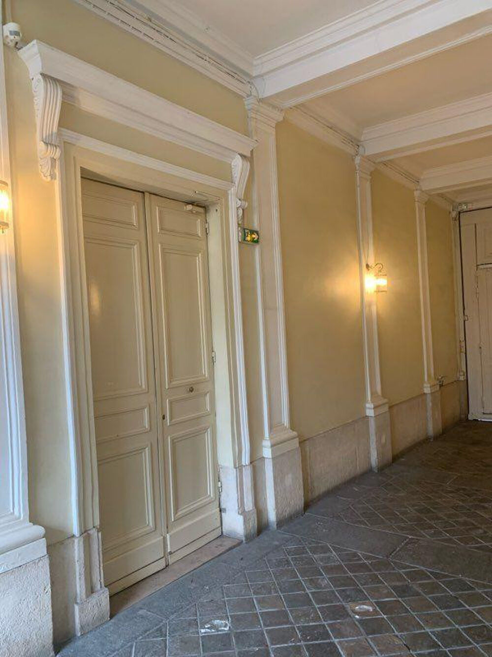 Location Appartement Studio meublé emplacement exception Champs Élysée Paris 8