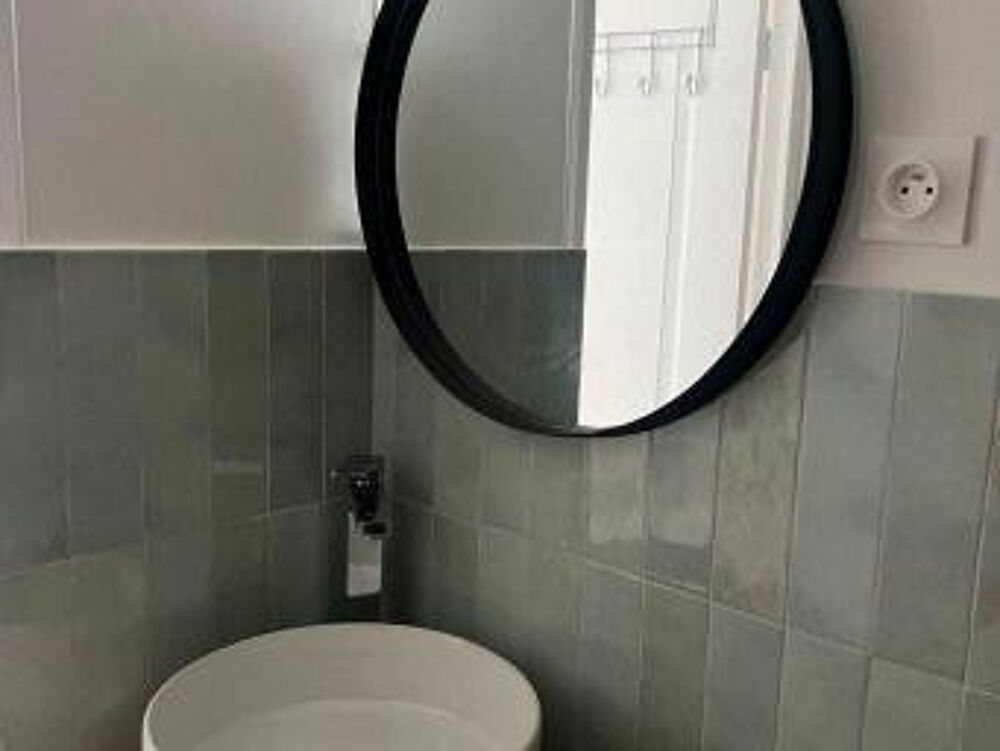 Location Appartement Beau studio 18m² entièrement rénové et meublé Clichy